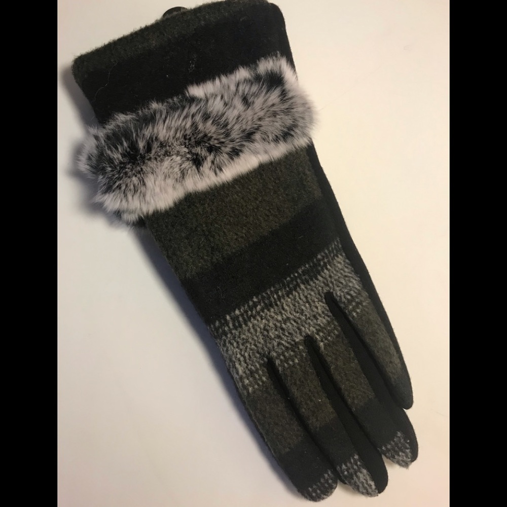New touchscreen gloves for women NWOT